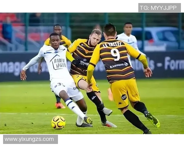 卡昂与孔卡诺的激烈对决揭示了足球战术的博弈与精彩瞬间 卡昂与孔卡诺的激烈对决揭示了足球战术的博弈与精彩瞬间