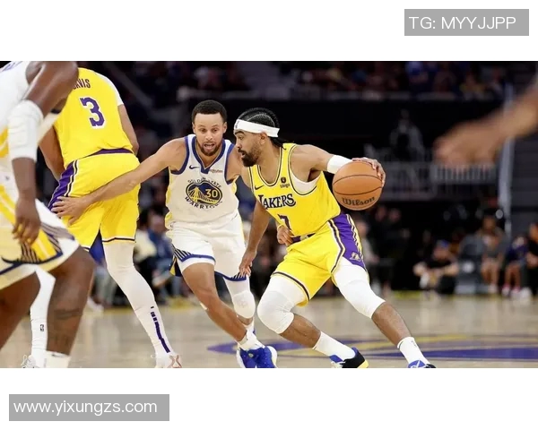 小詹姆斯与小库里激战正酣谁能在未来的篮球舞台上崭露头角