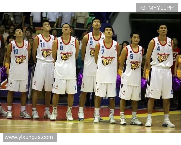 周鹏的篮球传奇之路：从青涩少年到赛场巨星的成长历程与心路历程